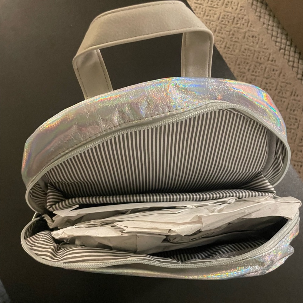 Shiny Backpack - Picture 4 of 6